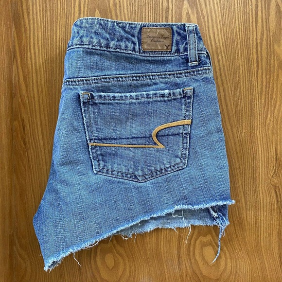 AEO Womens sz 10 Cuff Off Denim Shorts - Picture 5 of 9